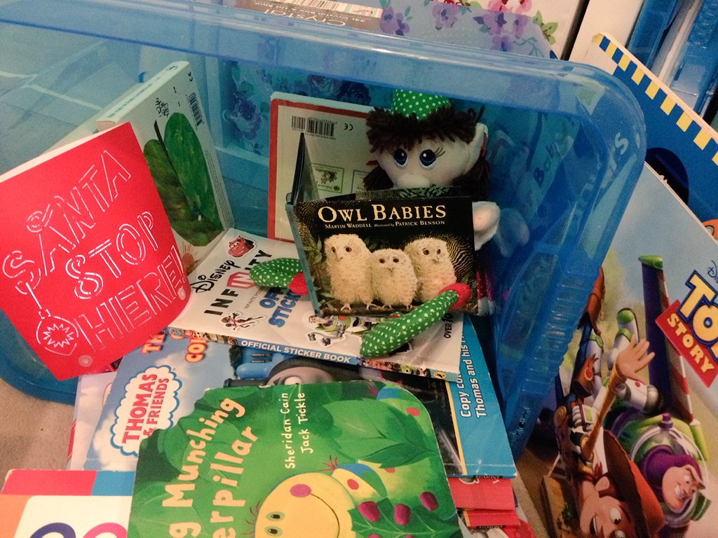 LoopyLouVix's tweet photo. So tonight, Buddy and Bell are reading books by the light of the tree #elfonashelf @TheElfCompany https://t.co/Hz7XWvy4MR