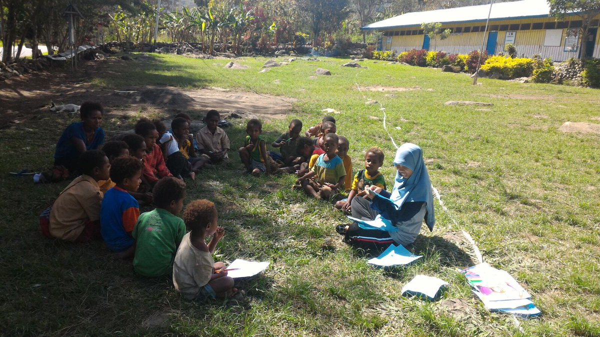 Belajar tidak harus di ruangan, karena alam menjadi kelas penuh inspirasi  #menyapanegeriku