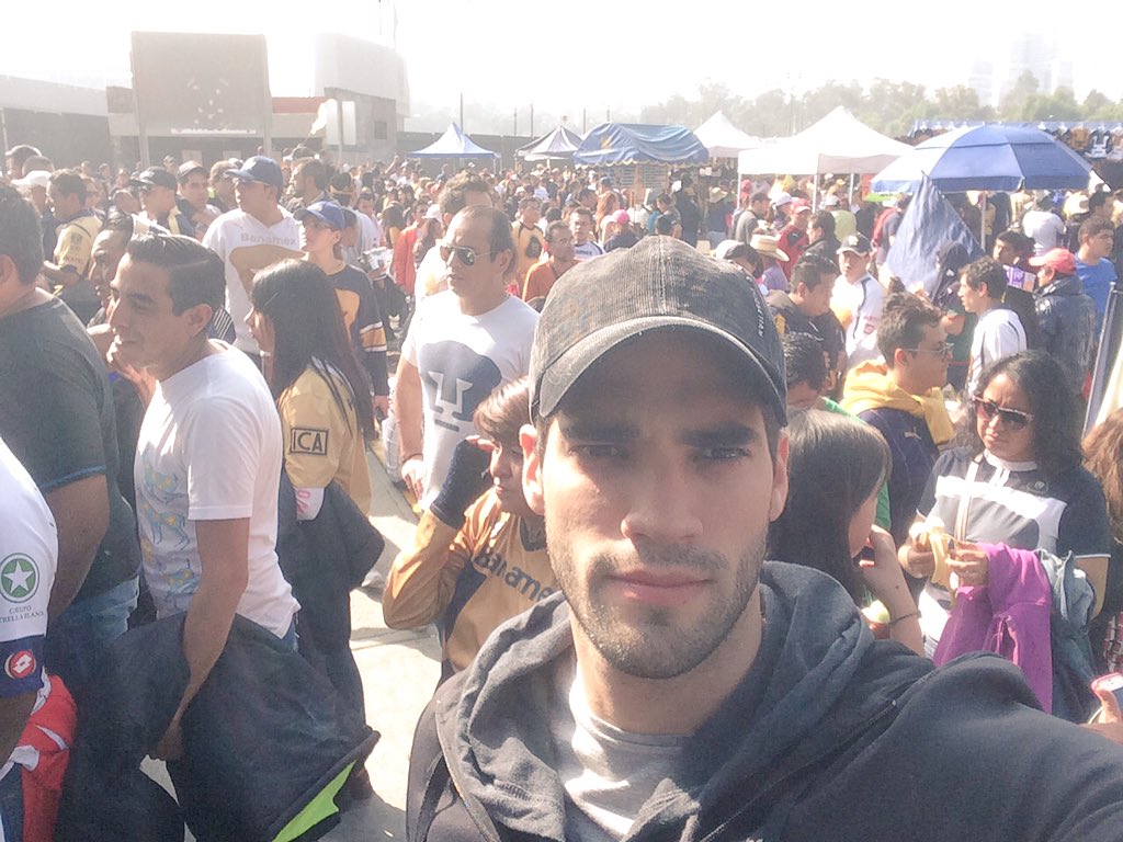 GutyCarreraT's tweet photo. Gano el América 3 - 1 al Pumas. Buena experiencia en el estadio. #Mexico faltabas tu amor @AleBaigorria1 ❤️ https://t.co/UNqMUOvHSM