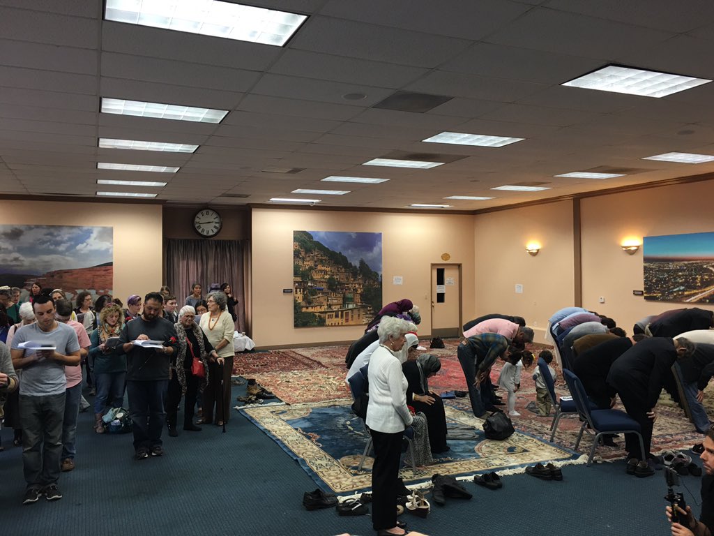 FFEUnyc's tweet image. &quot;Two Faiths One Prayer&quot; Muslims and Jews pray side-by-side. #WeRefuseToBeEnemies #Tw15nning