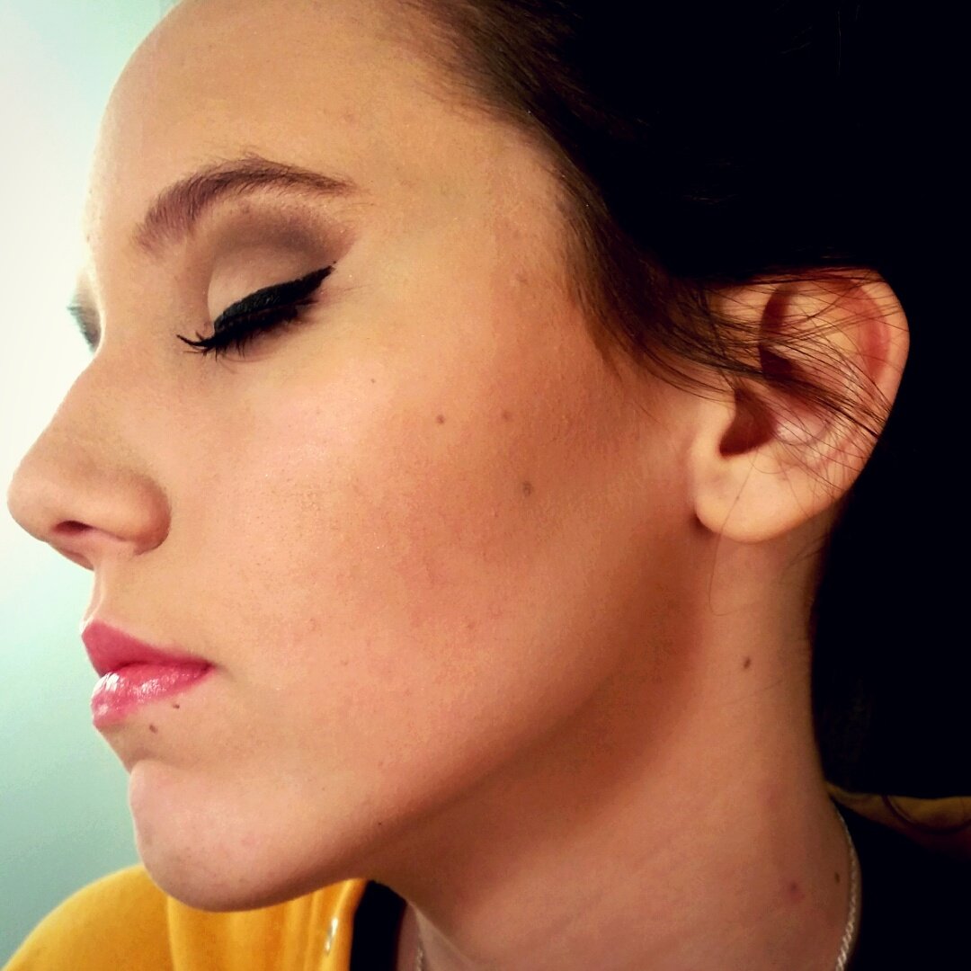kandee17's tweet photo. New #Contour techniques!!! @Smashbox @stilacosmetics @NyxCosmetics love little sisters :p https://t.co/LfmPSW3C3q