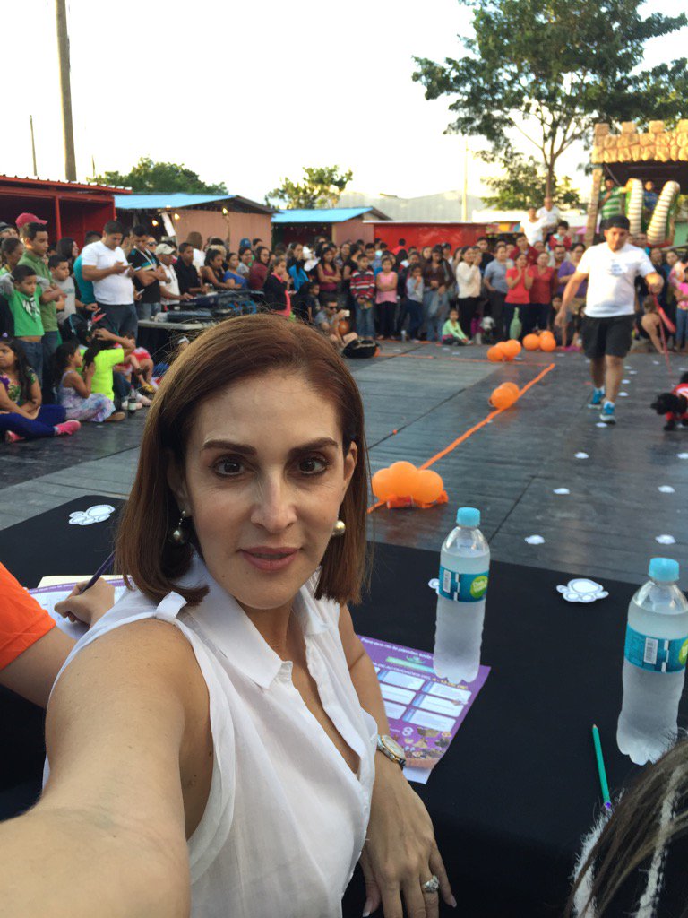 #MegaFeriaCatracha, frente al al punto de taxis de Plaza Miraflores, entrada gratis. Competencia canina!