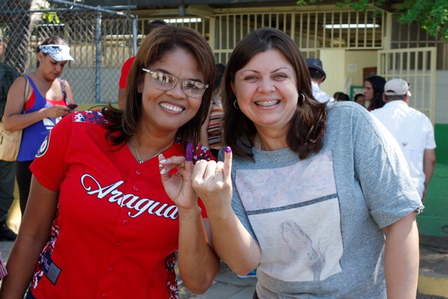 PartidoPSUV's tweet photo. #HoyGanaLaPatria | Todos a votar por los de CHÁVEZ @TareckPSUV @CarylBertho @Andreina_PSUV #LosDeChavezAVotar  https://t.co/YsUi1GpZwN