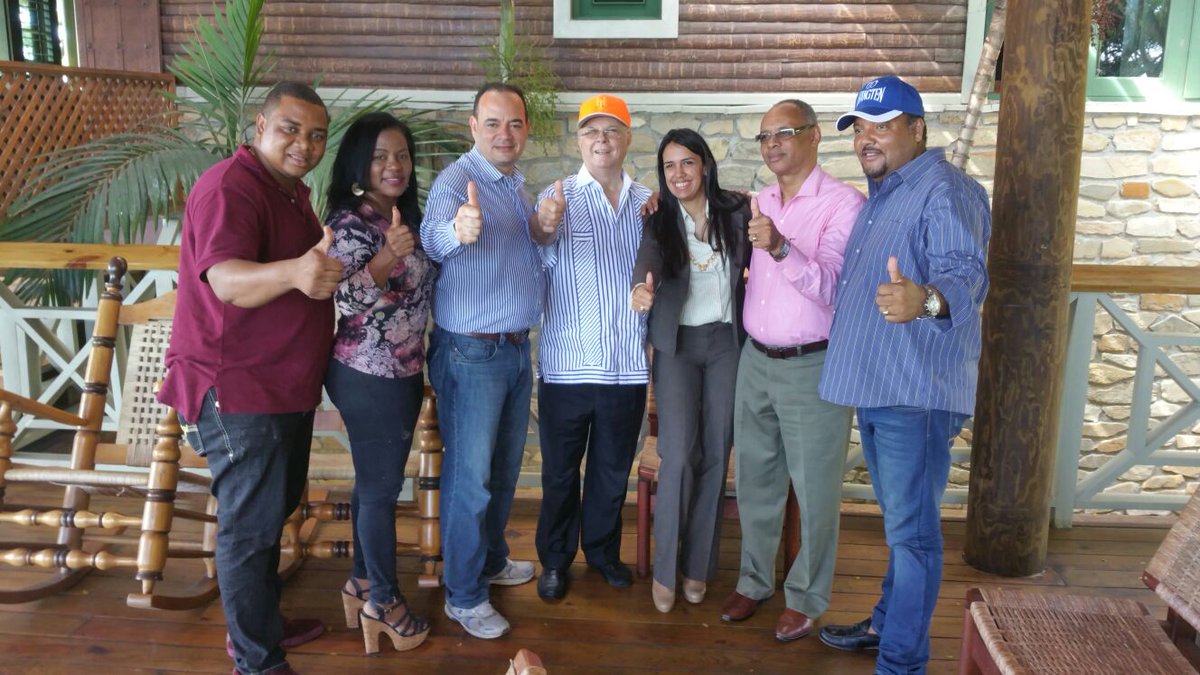 MariluzFerminA's tweet photo. El Dr.Surum Hernández  Celebrando su triunfo Con nuestro #Lider @llegopapa En la finca y su equipo de campaña https://t.co/g0enyYIhvU