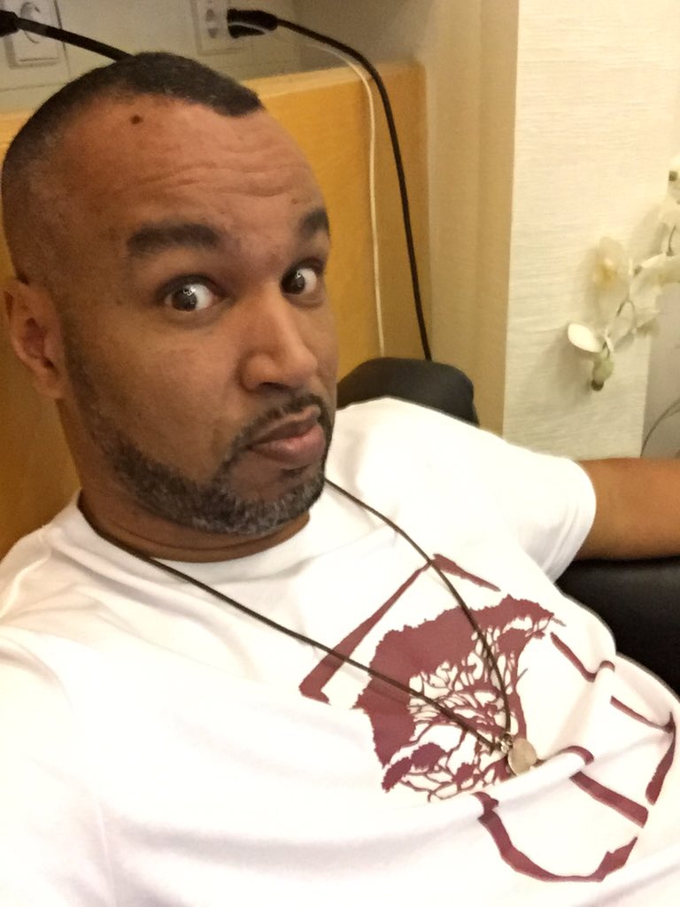 EsumePatrick's tweet photo. #ranNFL #lockermachen fürs Patriots Game. Da mich viele nach dem Baum auf meinen Shirts fragen: Mahagony https://t.co/1uPu1rfK1X