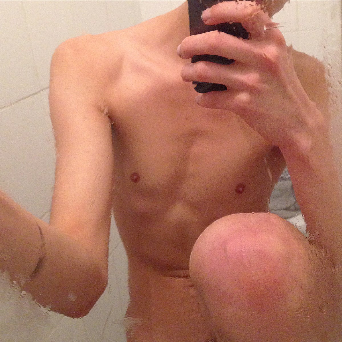 OFFGLOSS's tweet image. #bodypositive :) :))))))))