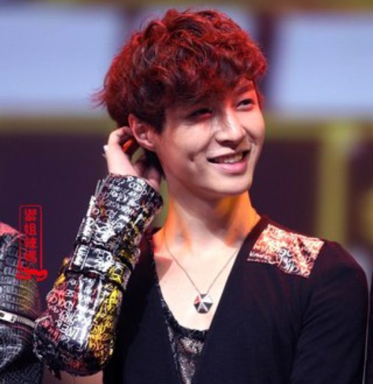 Лэй из EXO ямочки. Хотце Лэй. Лэй кудрявый. Лэй смеётся