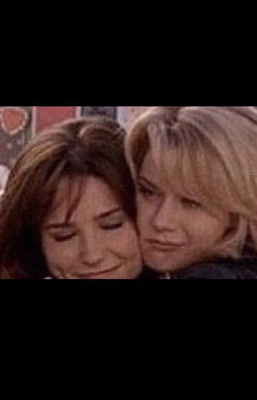 sara_eliz120's tweet photo. EVERYONE TODAY IS P. SAWYERS BDAY AND SHES OFFICIALLY 16! Have a Happy birthday Kloe Grace! #itsaonetreehillthing https://t.co/uUX6GdCpX7