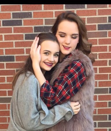 sara_eliz120's tweet photo. EVERYONE TODAY IS P. SAWYERS BDAY AND SHES OFFICIALLY 16! Have a Happy birthday Kloe Grace! #itsaonetreehillthing https://t.co/uUX6GdCpX7