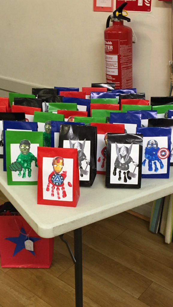 TPS_Repairs's tweet photo. Some TPS labels in action this weekend at an Avengers themed birthday party 👍🏻 https://t.co/Ly953LN1T9