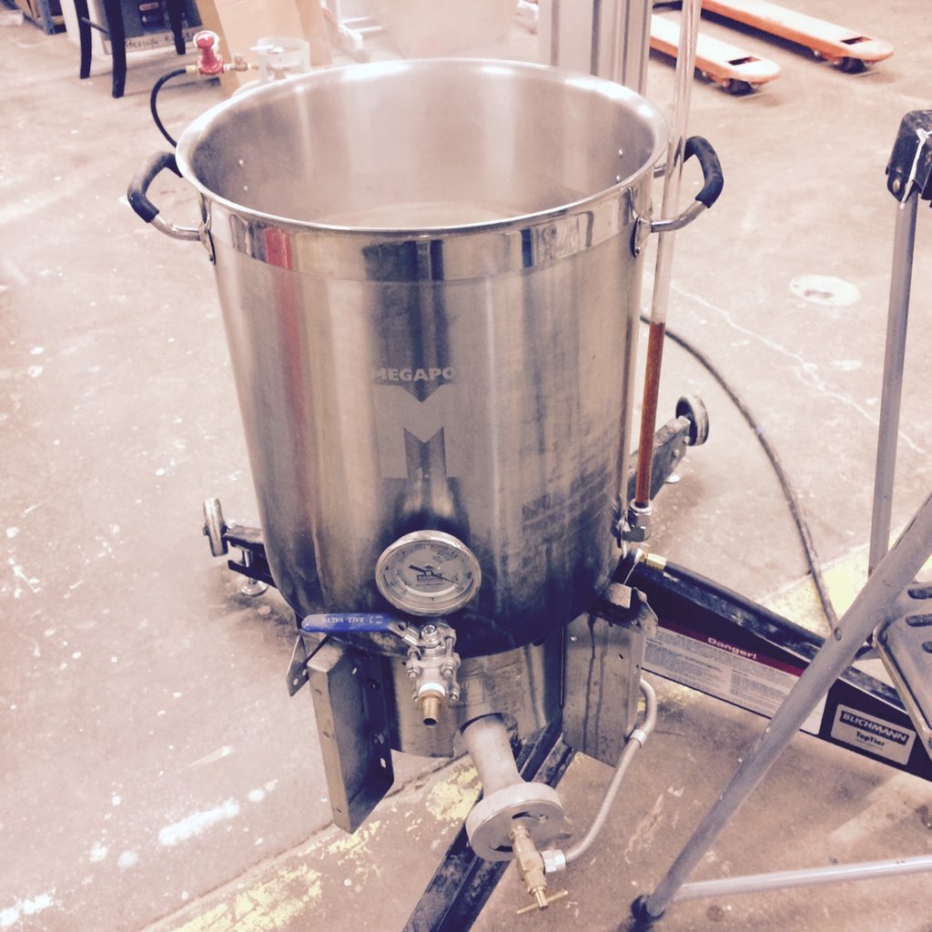 FoxAndLiberty's tweet photo. Magic is happening #brewday #homebrew #mhba #brewtoad https://t.co/l6oqMCWm6m