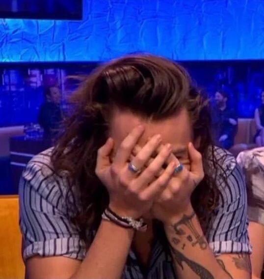 harrymoonchild's tweet photo. "The boys last performance before the break is the The X Factor final. Where it all begun"
#MTVStars One Direction https://t.co/hDDlA2lkoT