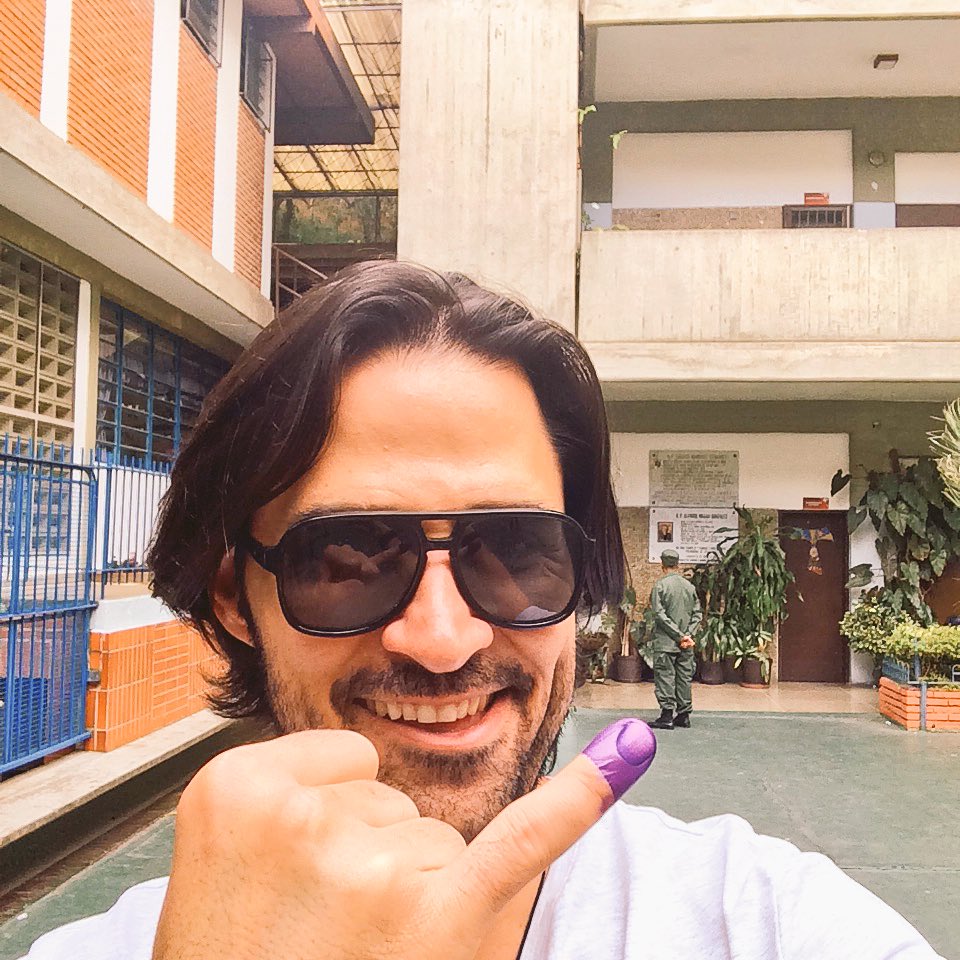 JeanPaulLeroux's tweet photo. #6D 
1-Llevar a mi Abuela a votar ✔️
2-Llevar a mi Mamá a votar ✔️
3-Ejerces mi Derecho al voto✔️
Tarea hecha! https://t.co/HTYz8nJ69p