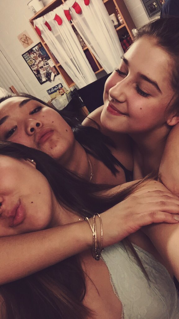 emilybakes_'s tweet photo. Wouldn't wanna cry at 6:30am with any other drunk bitches π so much love. #noshirtsnoproblem https://t.co/2Cib7z73Xa