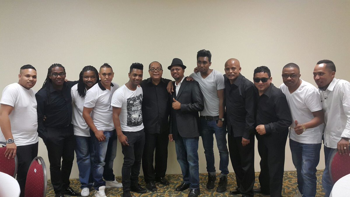 Last night shinanigans <a href="/emoadams/">Emo Adams</a> <a href="/DrVictorLive/">Dr. Victor</a> <a href="/SoliPhilander/">SolisCorner</a> #therockets
@GrandWestSA