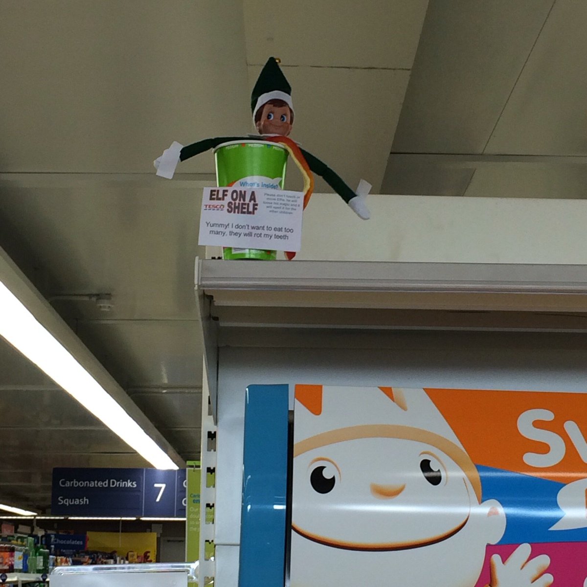 TescoElfie's tweet photo. Here I was. Leaving to go back to the North Pole early tonight, heard the traffic is horrendous on the skyway 🎅🎁⛄🎄 https://t.co/UWDbiMiWZu