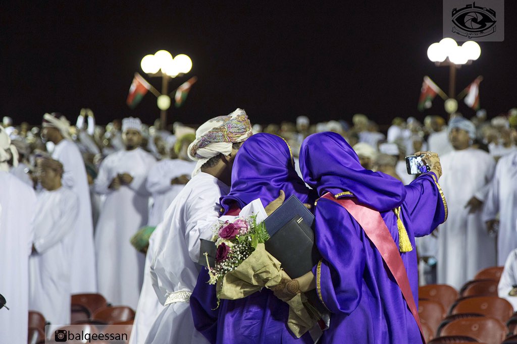 PhotoSocietySQU's tweet photo. الصور حديث ذكرى رائعة.

#فرحه_تخرج2015 https://t.co/7GPy90L7P4