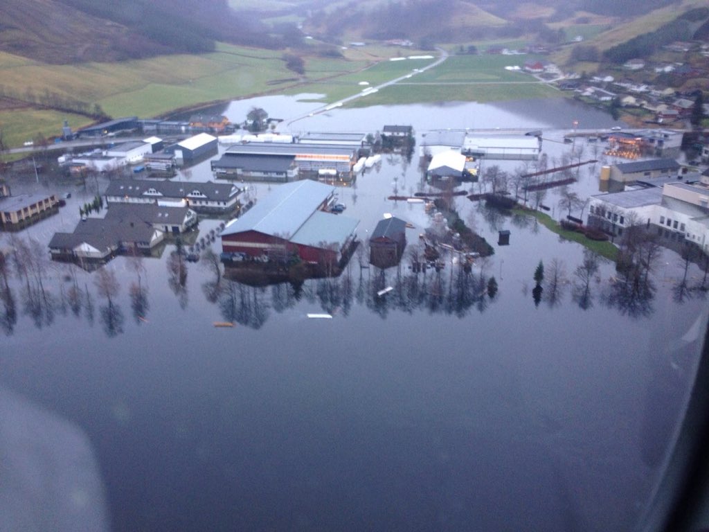 AlfredRPico's tweet photo. A Noruega es diu #Synne i ha deixat quantitats per sobre de 100l. Des de #Bergen Kenn a https://t.co/2bGgfqlQx3 https://t.co/dsh8WFLyNf