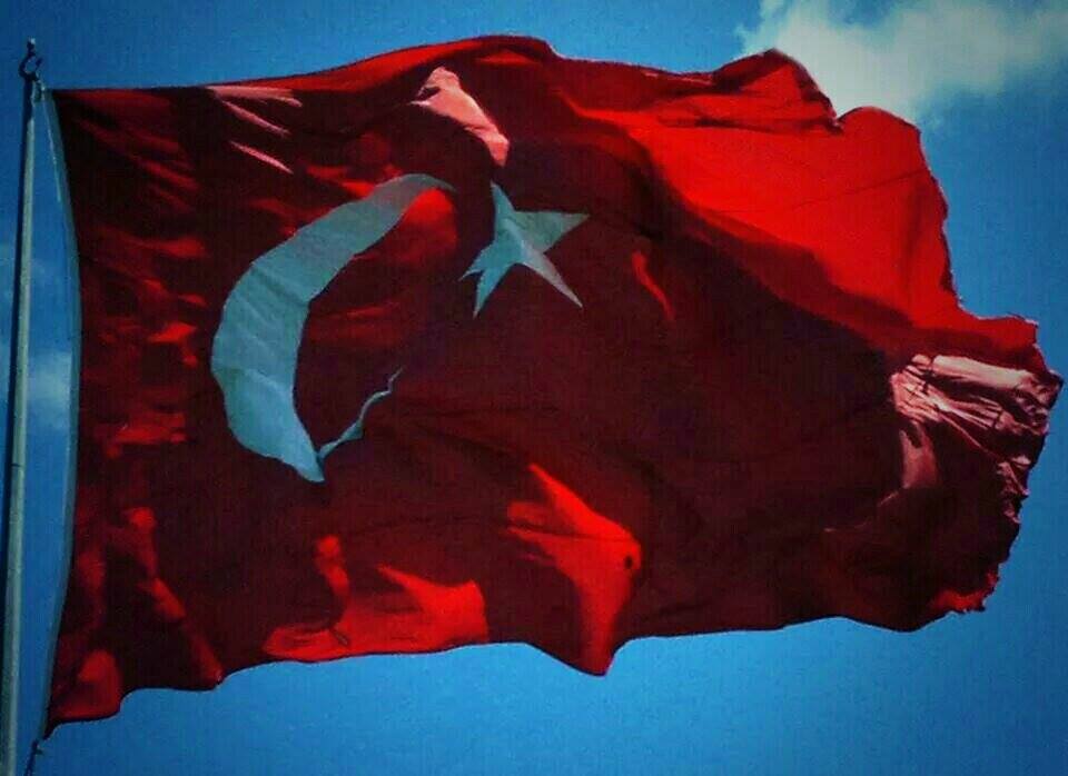 sokaktaki_insan's tweet photo. Korkma, sönmez bu şafaklarda yüzen al sancak;
Sönmeden yurdumun üstünde tüten en son OCAK!

#TürkBayrağıŞereftir https://t.co/dVI0niaST2