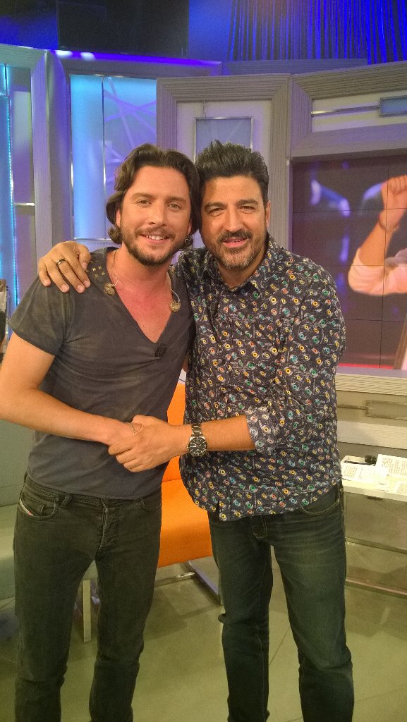 TonyAguilarOfi's tweet photo. Lanzando YA NO de mi querido @manuelcarrasco_ para 11 países en @40GlobalShow https://t.co/V9ijo66YXg