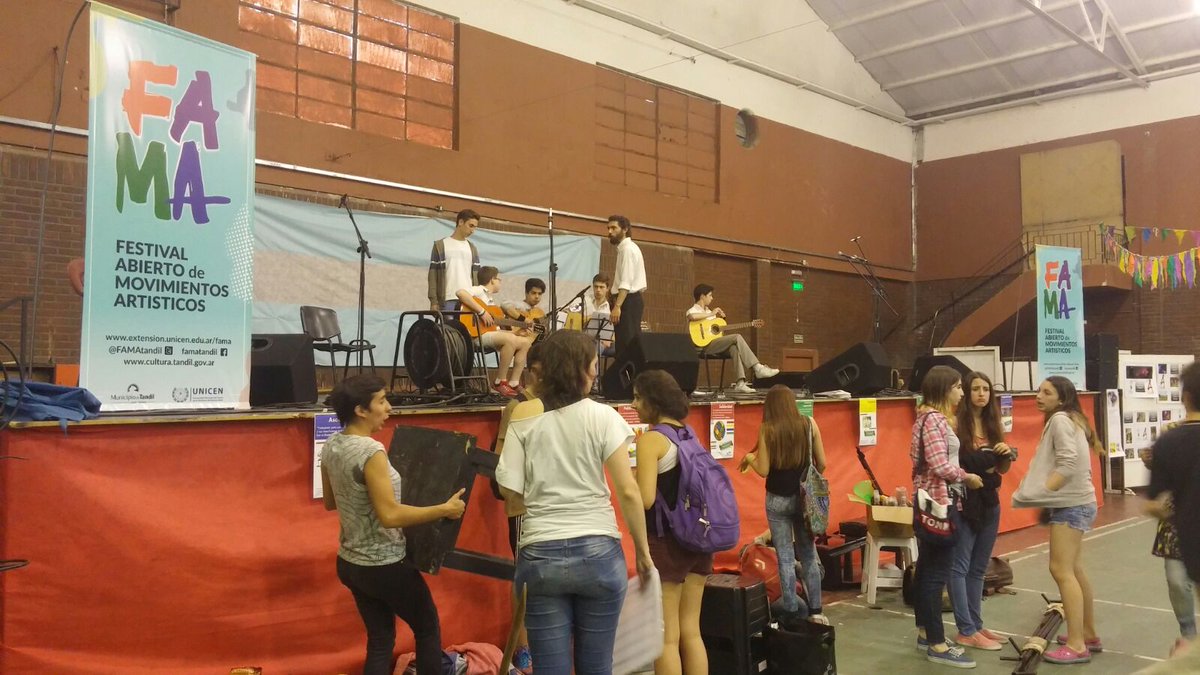 FAMAtandil's tweet photo. [AHORA] El Conjunto de Guitarras UNICEN hace su prueba de sonido en el Gimnasio del CCU. ¡Ya empieza! #FAMA2015 https://t.co/wkDzcomUHF