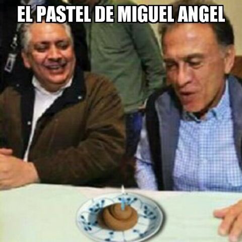 alertaver's tweet photo. Este fue el pastel de cumpleaños de @YoconYunes. Bien merecido. https://t.co/HOKqjHssr3