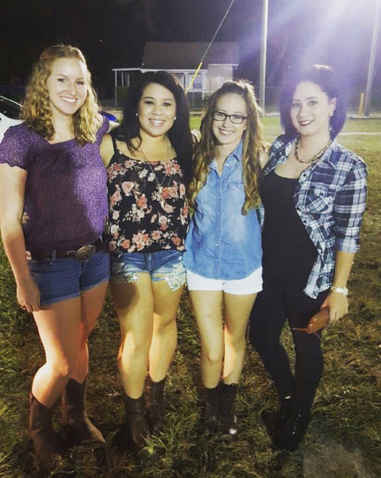 RoseLawOfficial's tweet photo. Going out with my boots on 🎀 #Cowboys #CountryGirl #SouthernPrincess #MyGirls #GoodTimes #LastNightThooo https://t.co/V3LlnbuDDI