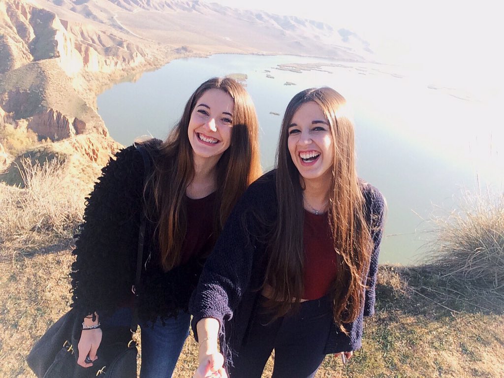 mariluus25's tweet photo. Días redondos 🌍👭💕✨ @LauraHF97 https://t.co/DhuOiBxC3m