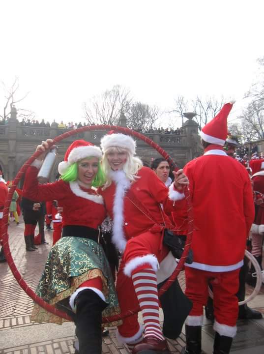 typeagypzy's tweet photo. @santacon #santacontestnyc Santacon 2010 Central Park https://t.co/BY6eKOguR5