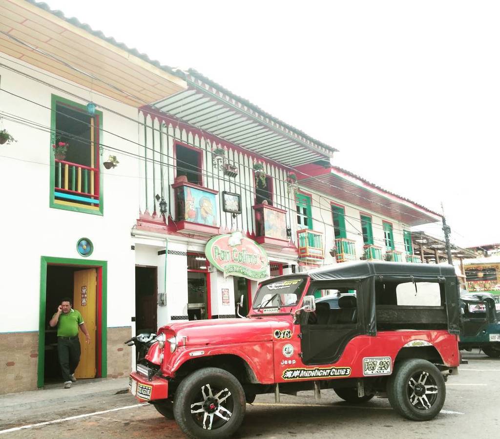 dezcoal's tweet photo. #jeepetos #jeepetos4x4 #valle #calima #colombia #travel https://t.co/7g7WSZoisW https://t.co/FNtfgUxc83
