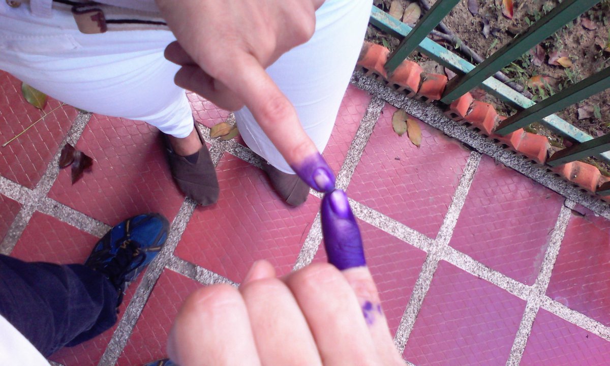 DouglasMorilloB's tweet photo. Ya nosotros votamos y tu? #6D #GanaVenezuela @Estudiantes_UBA https://t.co/m4YNFXIGRC