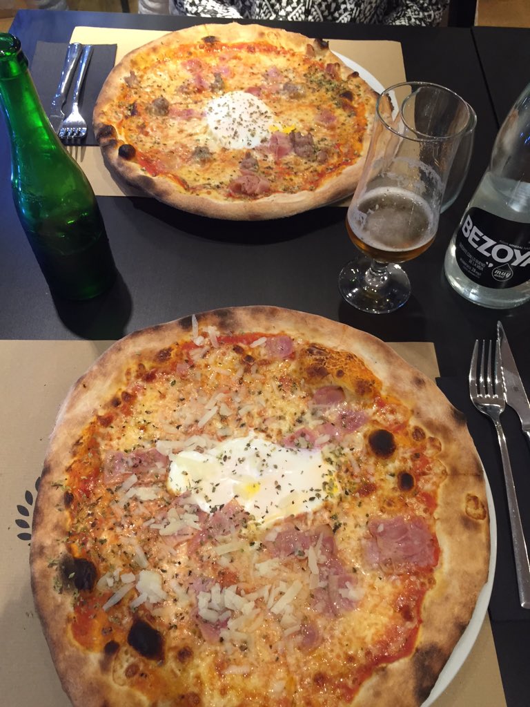 Miguel_Rubio7's tweet photo. Merecida cena con mi cari @MaaMartaa 😍😋🍕 https://t.co/VhGhjs7ICx