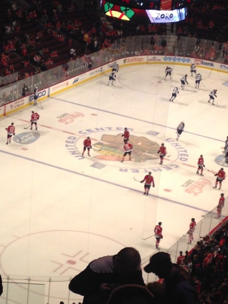 Scourge_R6's tweet photo. LETS GO HAWKS #FirstHawksGame #FirstHockeyGame https://t.co/v45xllpR0a