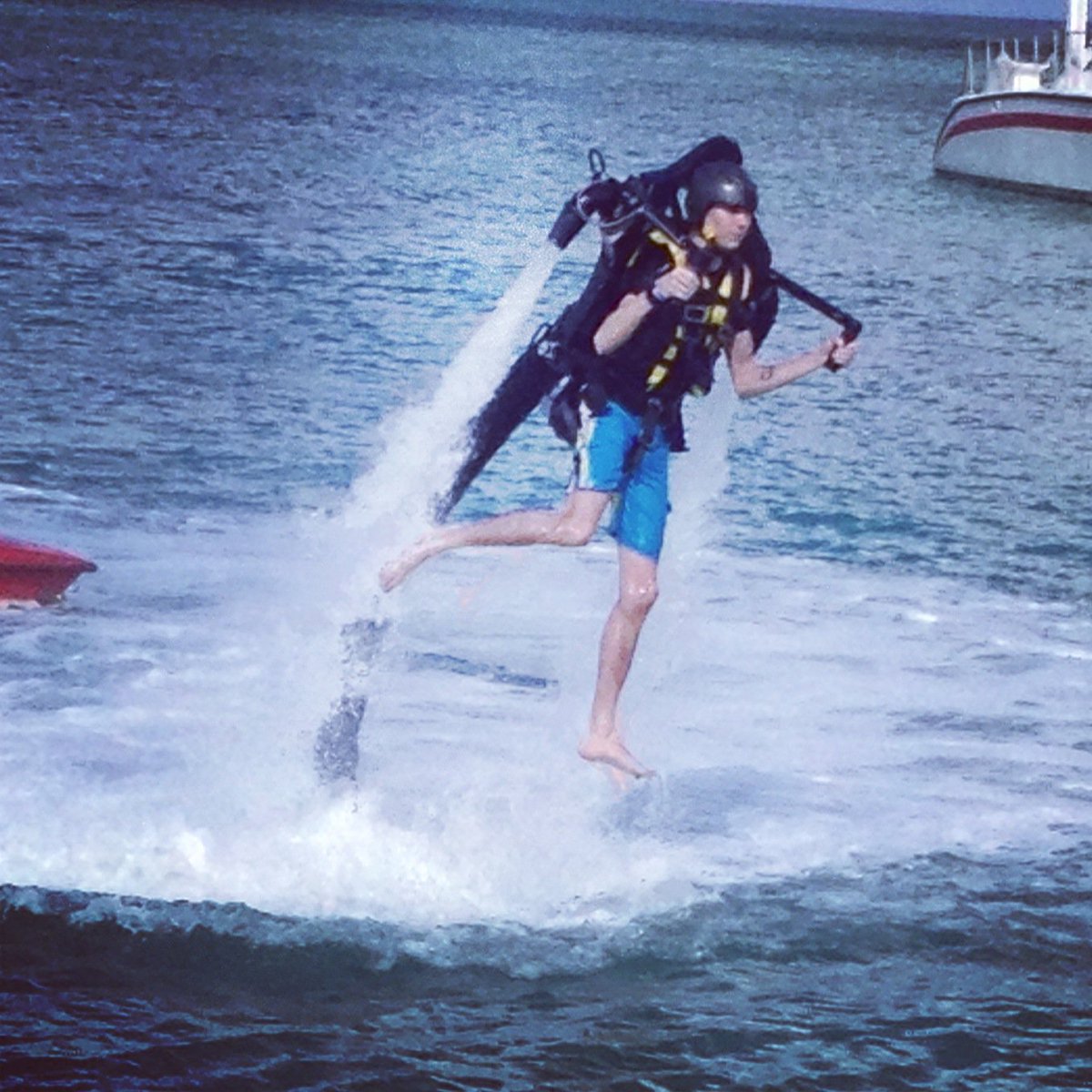 NightsPub's tweet photo. The future is here! Try Jet Lev in Aruba!  @JetLev @Aruba  #onehappyisland #aruba #JetLev https://t.co/8zDyamWeZq https://t.co/rnOZ9SQmcq