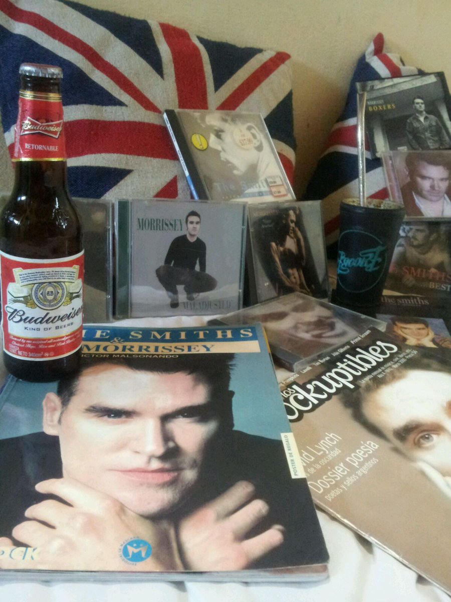 encorepy's tweet photo. Llegó el gran día!! #MorrisseyEnPY!! Nos vemos en el Yacht con #minibud! #EncoreTV #EverydayIsLikeSunday #Morrissey https://t.co/J9wnvtI2mK