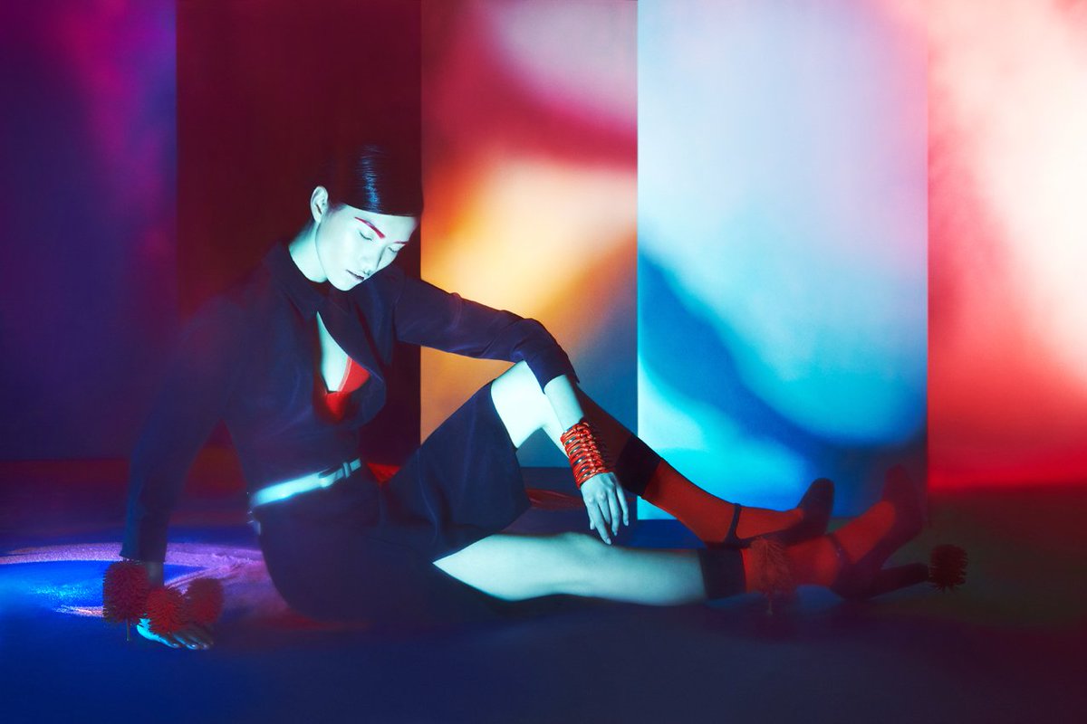 UglyUpdates's tweet photo. Blue velvet. By @davidbyunstudio. #fashionphotographer #beautyphotographer #lightingdesign #addcolors #beautiful https://t.co/AyFSCjG0we