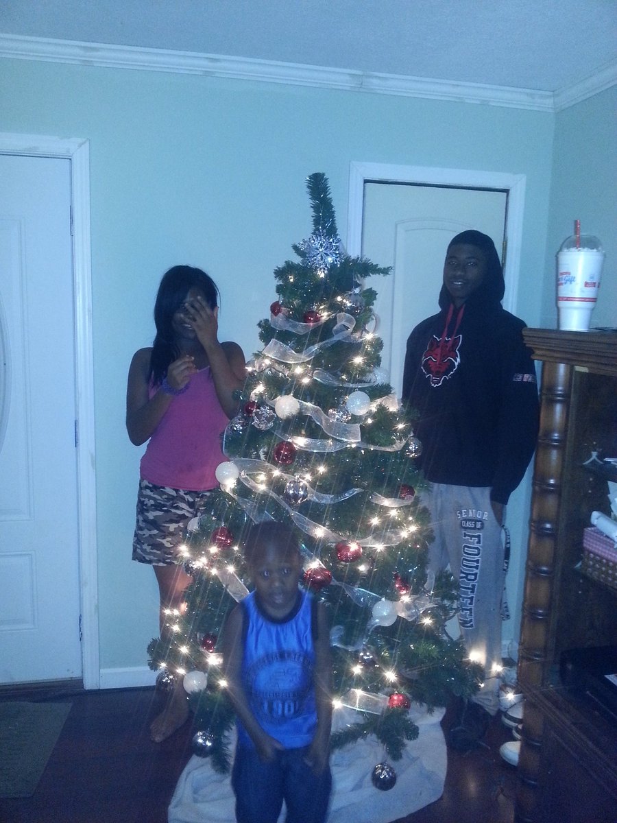 Insert_Alias__'s tweet image. Fam 😂