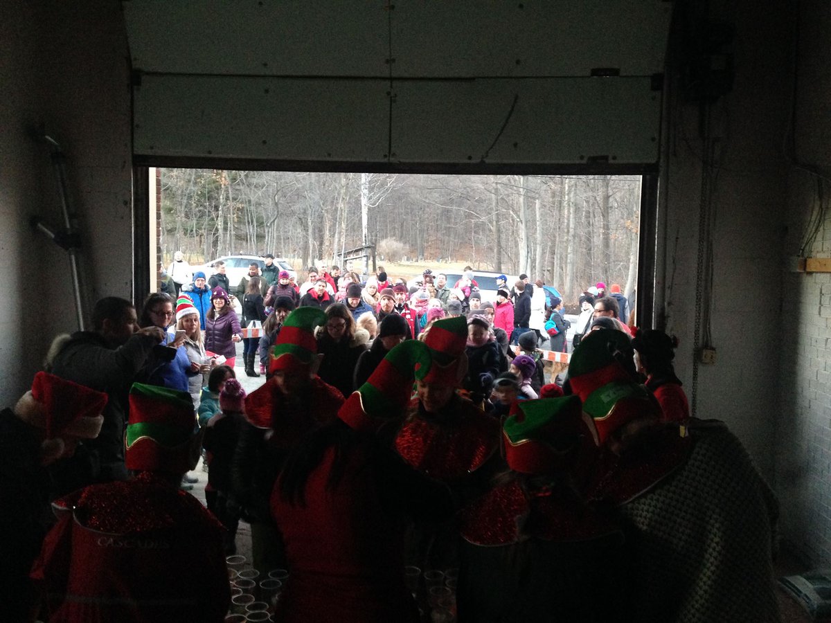 The start of the candlelight procession <a href="/doozycandle/">Bougie Doozy Candle</a> to La Fab Cultural Centre to greet Santa.#unnoelmagiqueachelsea