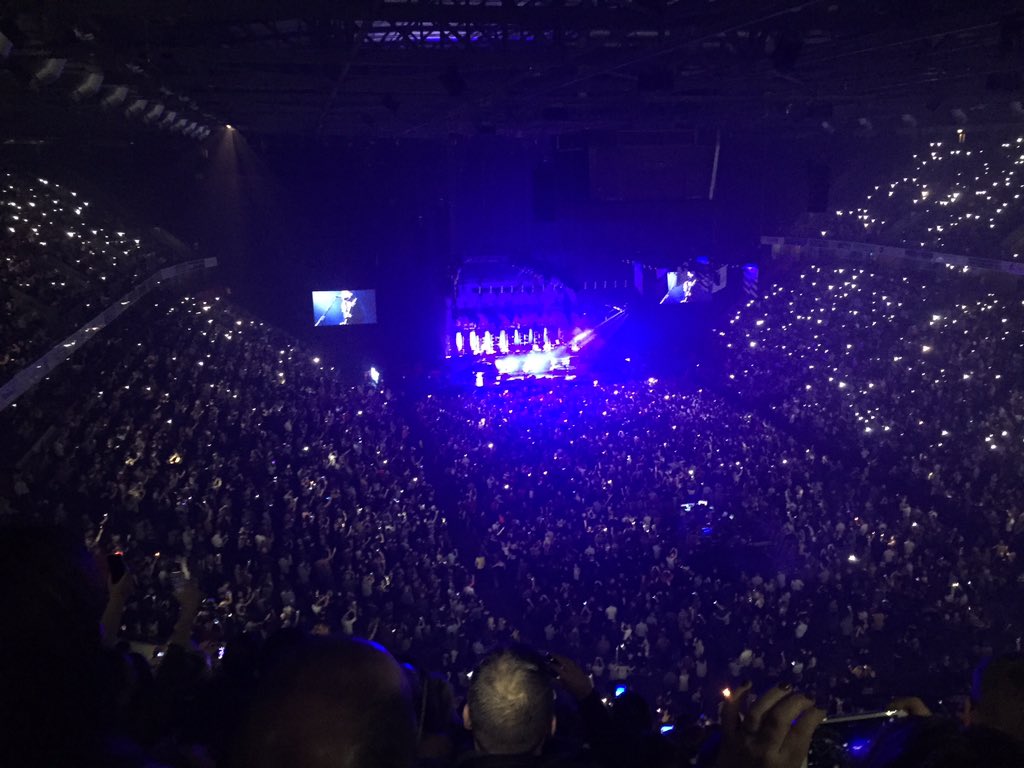 WonderBetty89's tweet photo. @MumfordAndSons Amazing show in Manchester! How do we get you play at our wedding? @Eamonn1895 #Mumfordandsons https://t.co/7GAq1mbNyZ