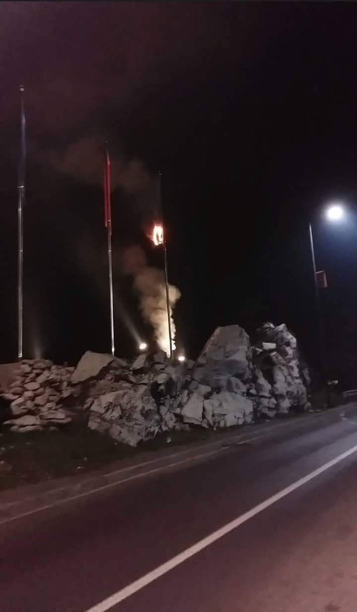 brankinohn's tweet photo. Ne moze na silu #Cetinje #Montenegro #NATO #burntflag https://t.co/ixPrpkvqvd