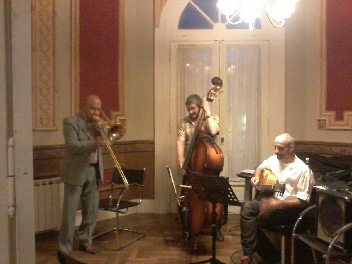 FAMAtandil's tweet photo. [AHORA] Jazz Comentado con Nelson Castro, Luis Tangorra y Mario Alba, en la Casa de la Cultura. #FAMA2015 #Tandil https://t.co/fZnZn9eaIi