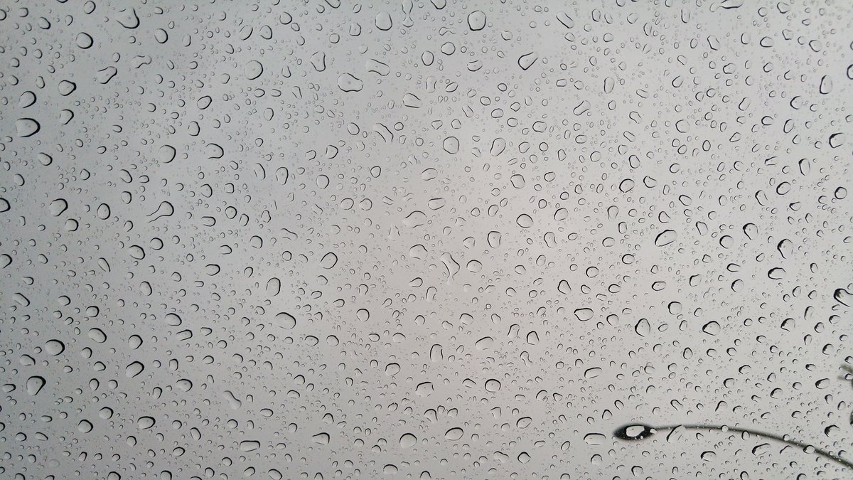 비오는 날 썬루프를 찍었는데 그냥 배경화면이네. ㅋㅋ