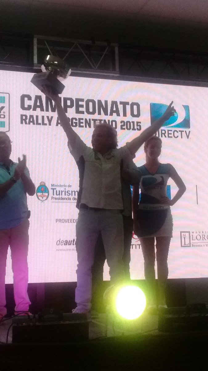 MenenFernandez's tweet photo. Aplaude Chubut! Y el país @Kovarally26 recibe el trofeo de Campeón Argentino 2015 en la RC2N y repite título de 2013 https://t.co/P2S4IClsiV