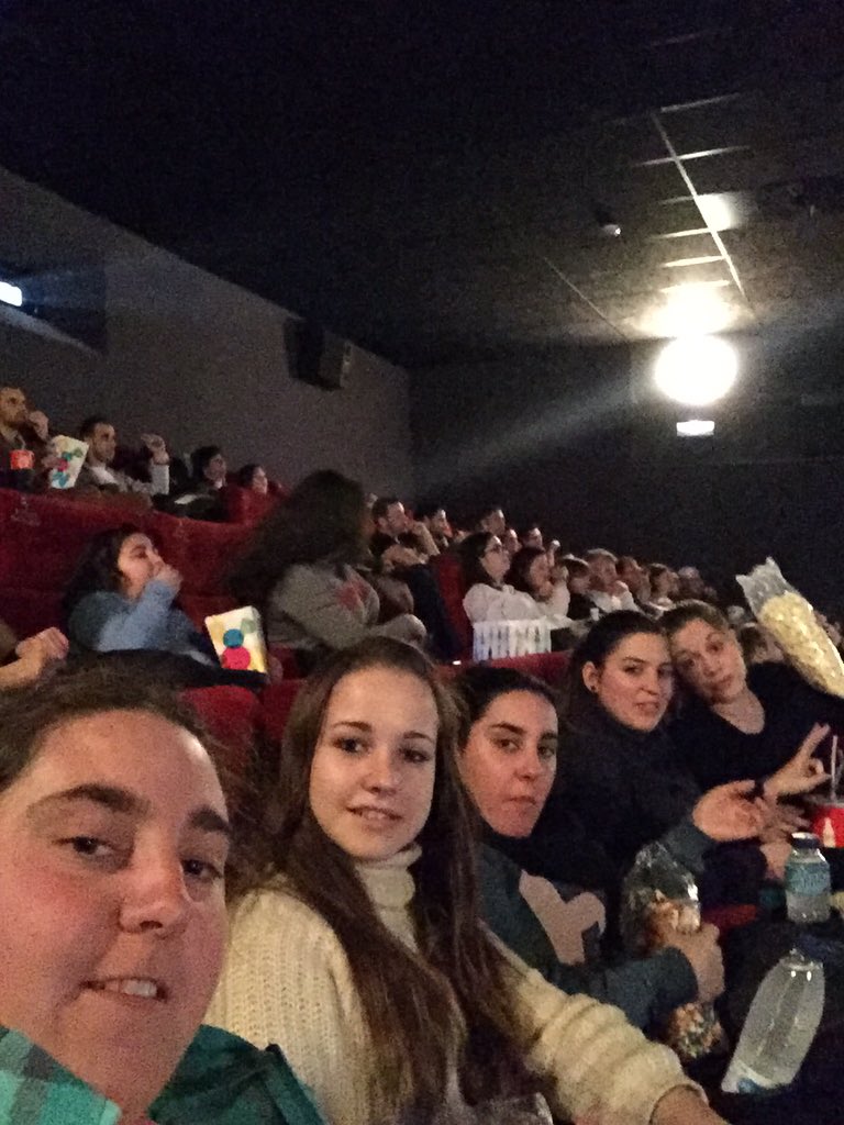 rachelbaides's tweet photo. Tarde de cine con las chiquis @robaides @PaulaLunaDiez @lidiabaides @merybaides11 #OchoApellidosCatalanes 😂😂😂 https://t.co/4hXVdieTis
