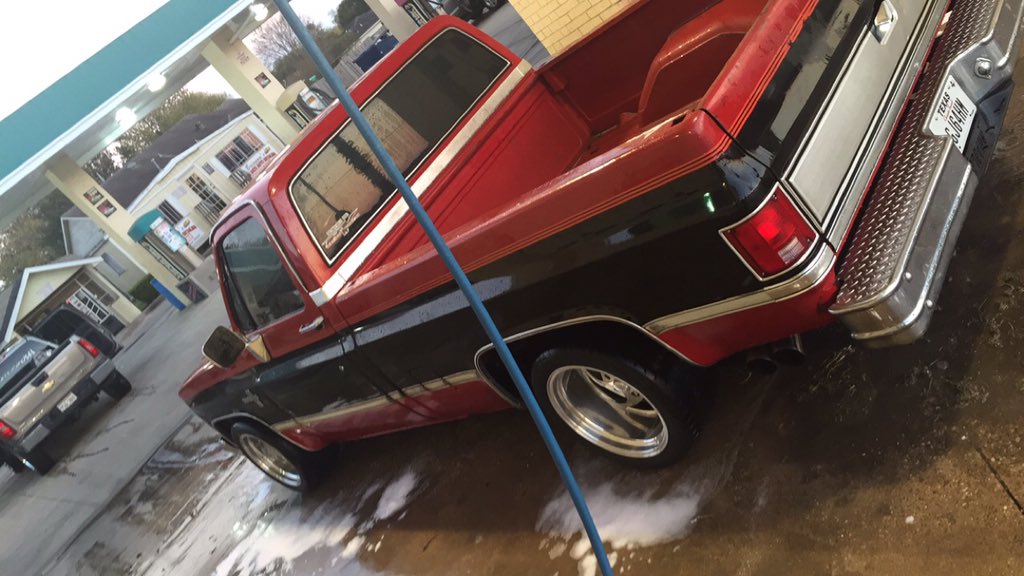 Hernan308's tweet image. Washed my "useless" dropped truck today😏😏 #hateonit #butudriveacivicbro