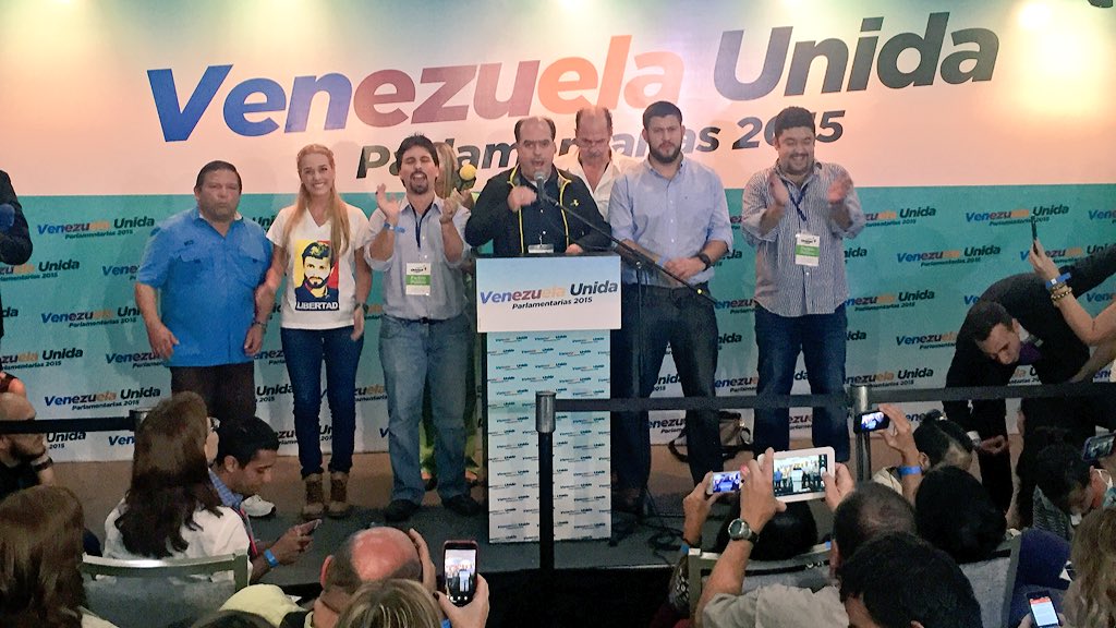 liliantintori's tweet photo. En rueda de prensa con la @unidadvenezuela defendiendo el Cambio que ya Comenzó! https://t.co/vgPYBo3sEm