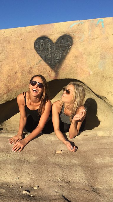 That's my best friend 💨💨💨 https://t.co/HiIb4Pmj0w<a href="/tag/hollywood"class="tags"><span>#hollywood</span></a>