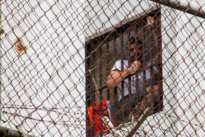 Carlos Vecchio: Nos confirman que Leopoldo pudo votar ow.ly/Vyojz