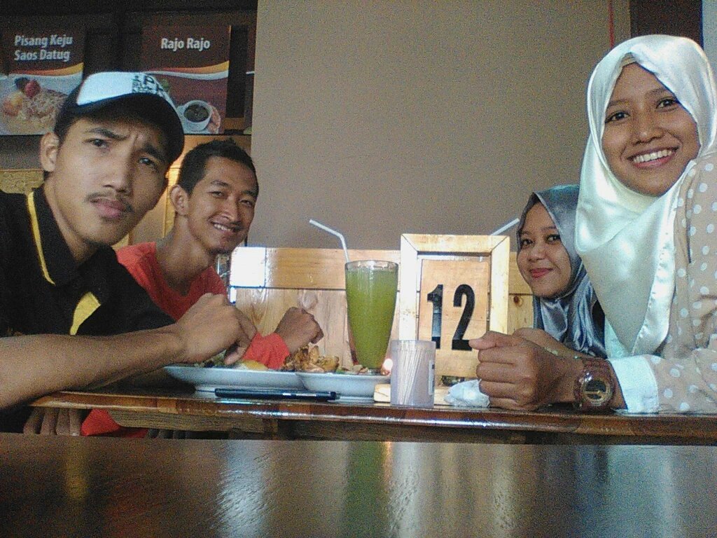 subangtalkcom's tweet photo. Nikmati kelezatan dan kelengkapan menu tradisional di @DapurTutug Subang. rasakan bedanya, nikmati sensasinya https://t.co/UKPwxZkFVL