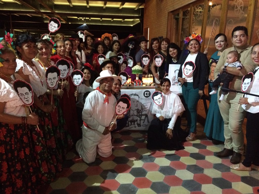 TwittPlaya's tweet image. Foto grupal #TodosSomosDiego @TodasSomosFrida